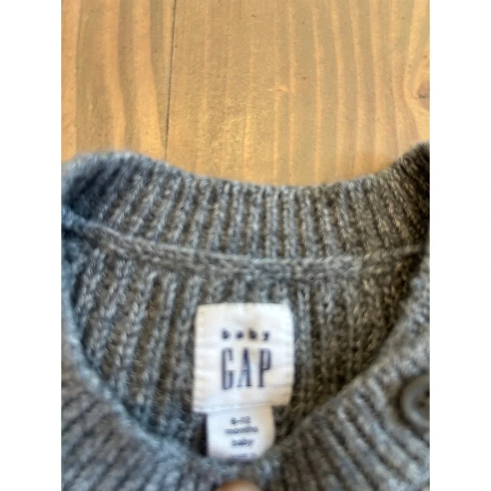 Kk14 Baby Gap Gray White Striped Knit Sweater 6-12 Months Raglan Button Shoulder